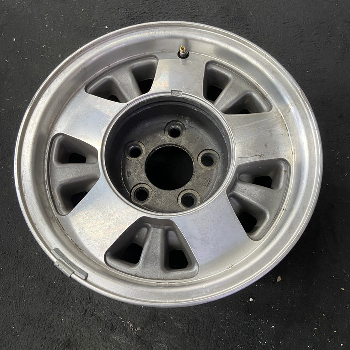 15" CHEVROLET 10 VAN 94-95 15x7 Original OEM Wheel Rim - Close-Up Detail