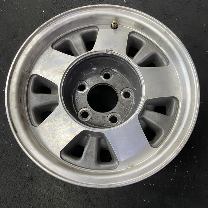 15" CHEVROLET 10 VAN 94-95 15x7 Original OEM Wheel Rim - Close-Up Detail