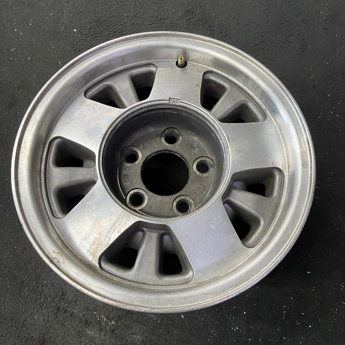 15" CHEVROLET 10 VAN 94-95 15x7 Original OEM Wheel Rim - Close-Up Detail