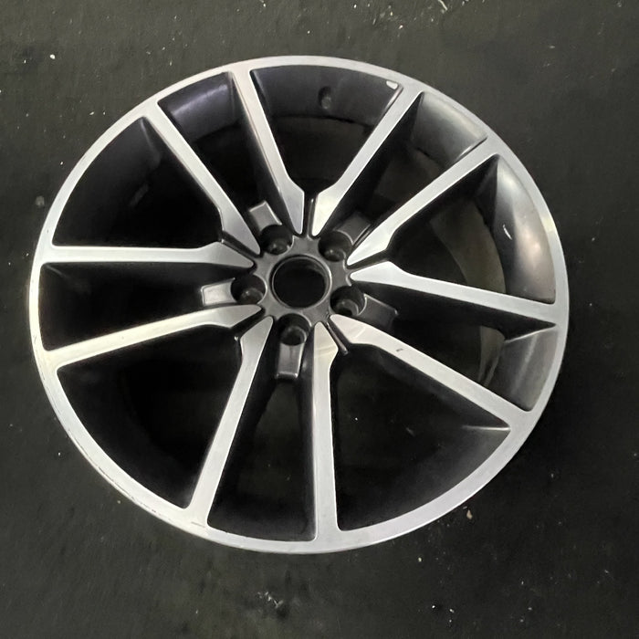 20" CHALLENGER 20 20x8 , , V spoke Original OEM Wheel Rim - Close-Up Detail
