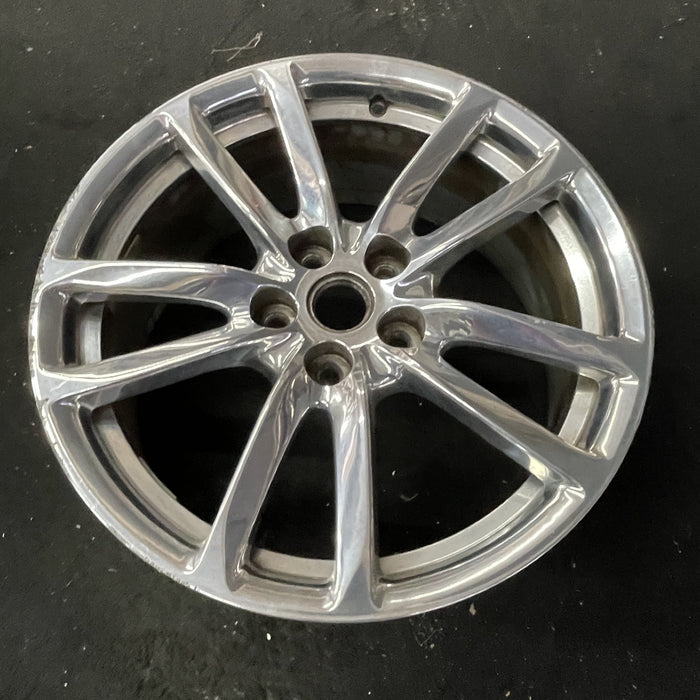 19" SS CAPRICE 14-15 19x9 Original OEM Wheel Rim - Close-Up Detail