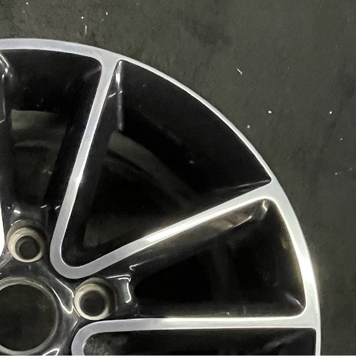 17" CARAVAN 14 17x6.5 aluminum 10 spoke polished face with pockets black - Close-Up Detail