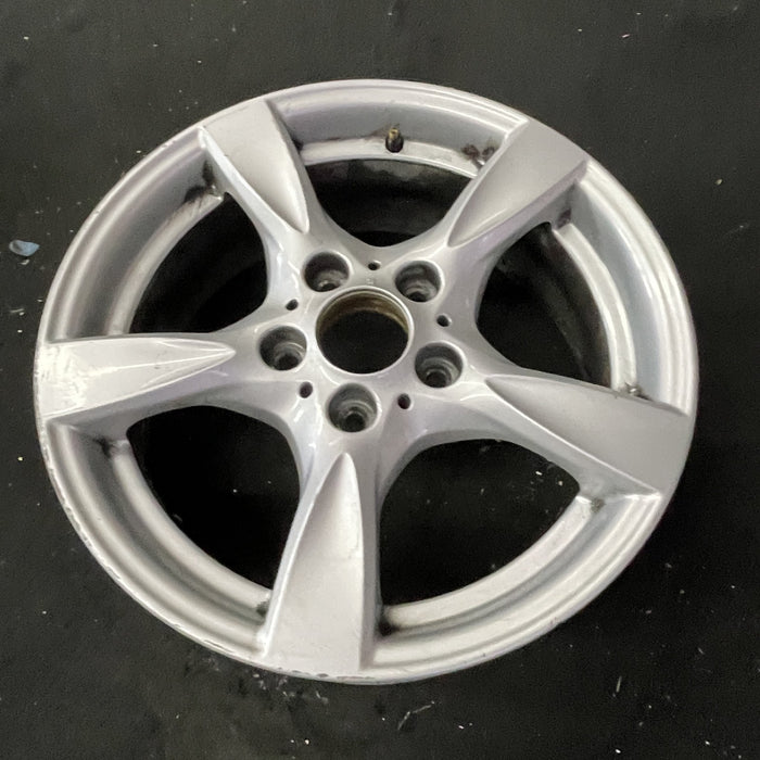 17" BMW 128i 08-13 17x7 , 5 spoke, solid spoke, peaked spoke edges Original OEM - Close-Up Detail