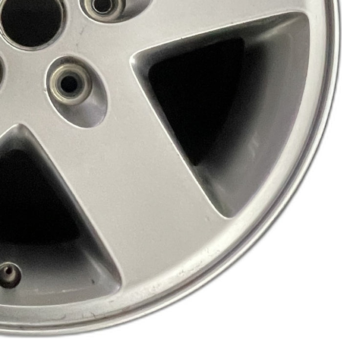 17" WRANGLER 07-08 17x7.5 silver Original OEM Wheel Rim - Close-Up Detail