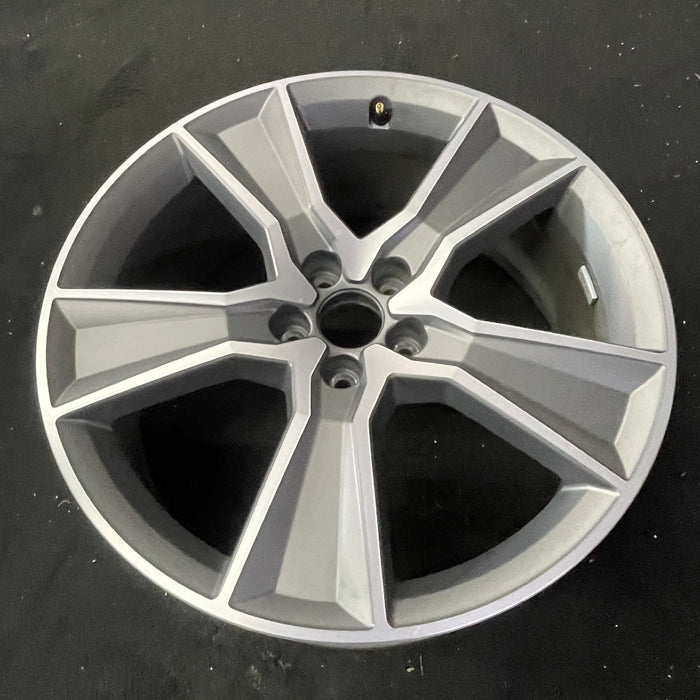 20" AUDI Q5 19-20 20x8 , , straight spoke Original OEM Wheel Rim - Close-Up Detail