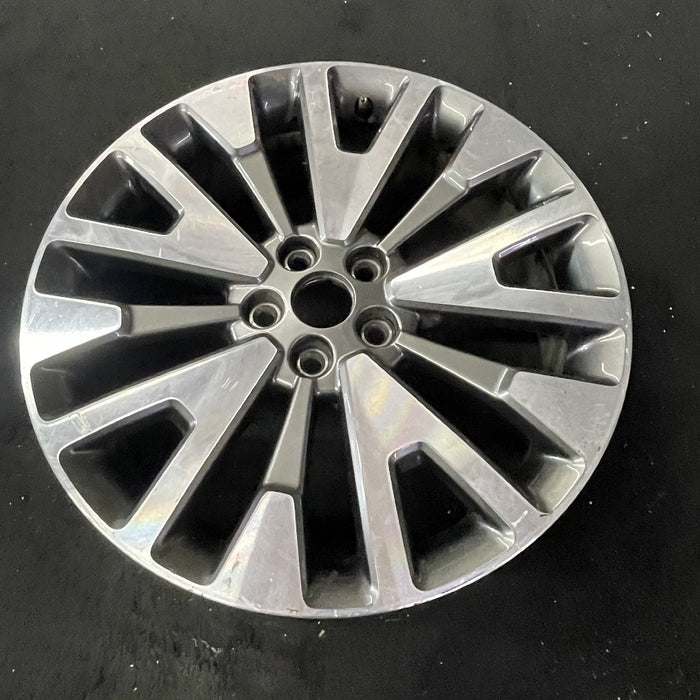 19" ESCAPE 20-22 19x7 , , machined face with gray pockets Original OEM Wheel Rim - Close-Up Detail