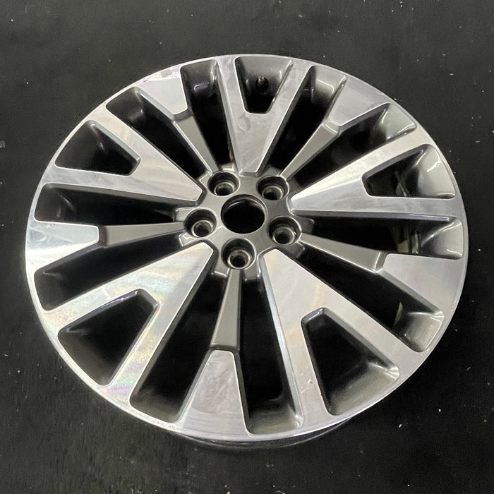 19" ESCAPE 20-22 19x7 , , machined face with gray pockets Original OEM Wheel Rim - Close-Up Detail