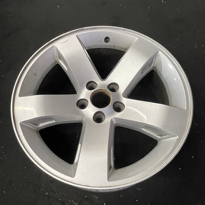 18" CHARGER 06 18x7.5, 5 spoke, w/o indented spokes Original OEM Wheel Rim - Close-Up Detail
