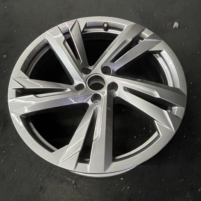 20" ATLAS CROSS SPORT 24 20x8, , double spoke Original OEM Wheel Rim - Close-Up Detail