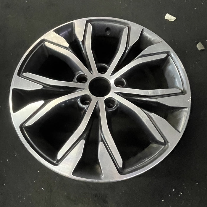 18" INFINITI QX30 17-19 18x7 , , grooved spoke Original OEM Wheel Rim - Close-Up Detail