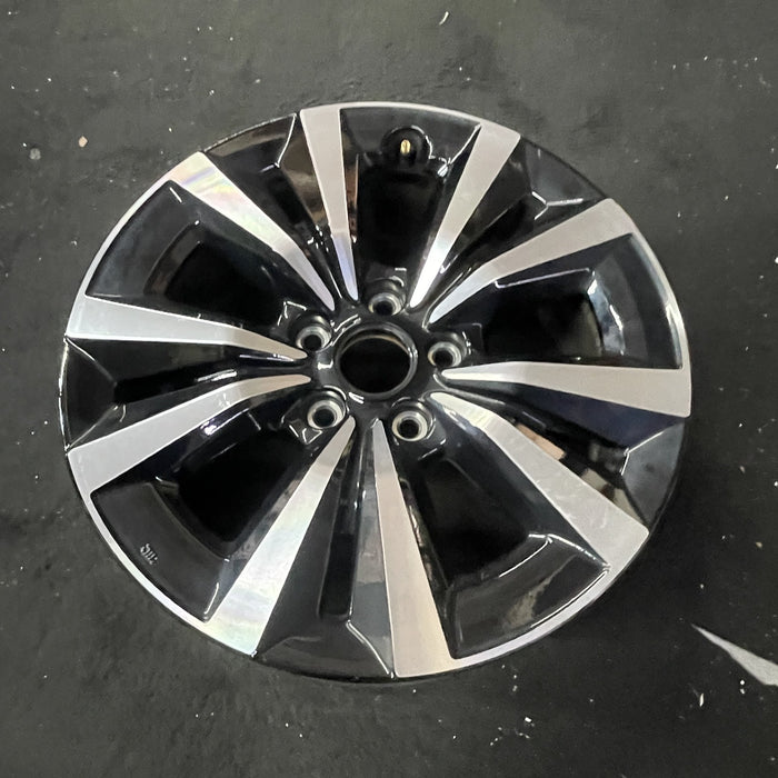 17" CIVIC 22-24 17x7 Original OEM Wheel Rim - Close-Up Detail