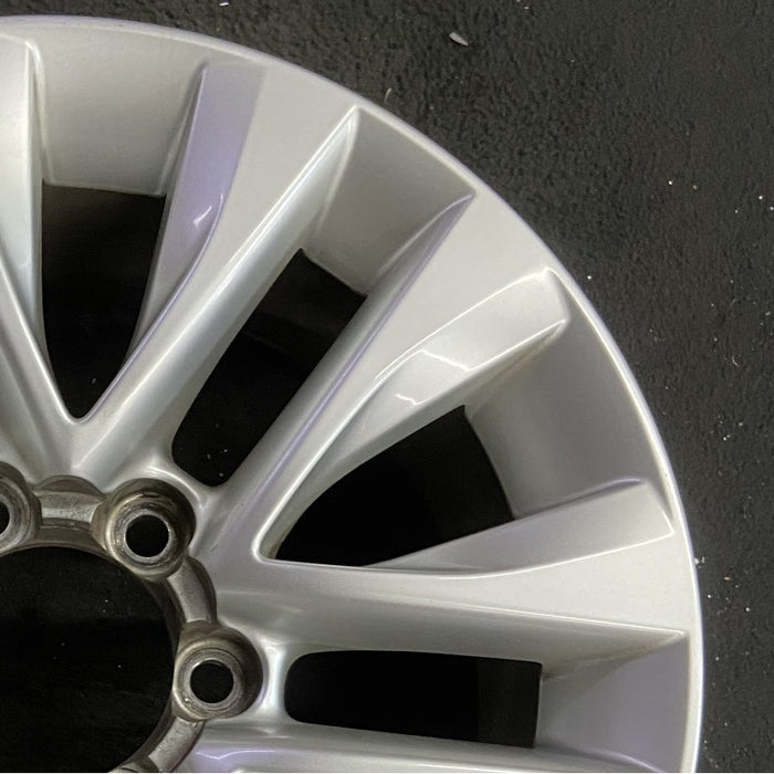 18" LEXUS GX460 14-17 18x7.5 alloy 6 spoke split spoke V spoke silver Original - Close-Up Detail