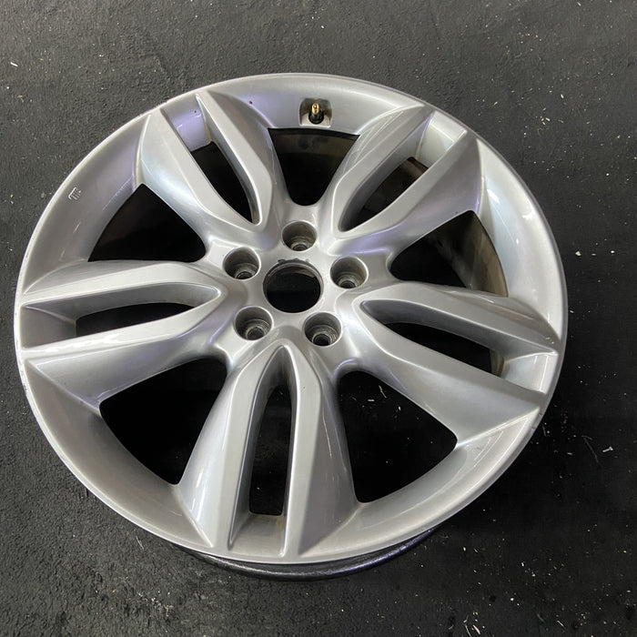 19" SANTA FE 13-16 19x7.5 , 2.0L , w/ Original OEM Wheel Rim - Close-Up Detail