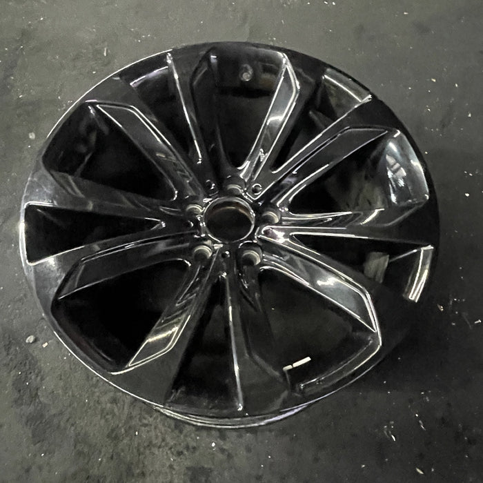 20" BMW X5 14-18 20x11 , 5 spoke, V spoke, grooved spoke Original OEM Wheel Rim - Close-Up Detail