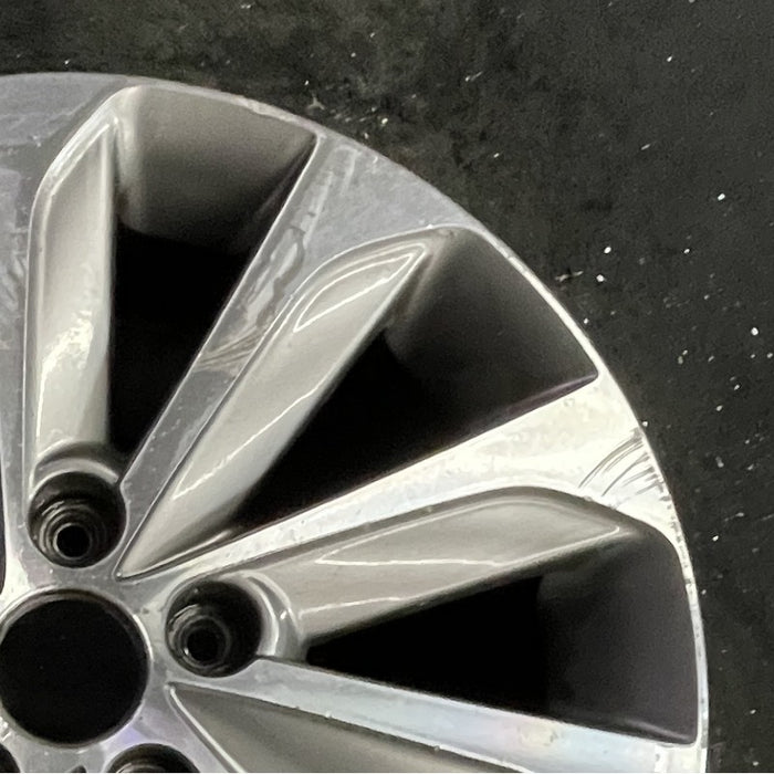 17" SONATA 15 17x7 exposed lug nuts Original OEM Wheel Rim - Close-Up Detail
