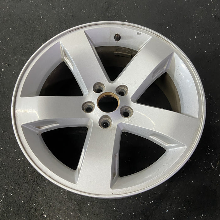 18" CHARGER 06 18x7.5, 5 spoke, w/o indented spokes Original OEM Wheel Rim - Close-Up Detail