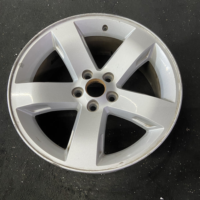 18" CHARGER 06 18x7.5, 5 spoke, w/o indented spokes Original OEM Wheel Rim - Close-Up Detail