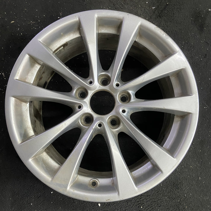 17" BMW 320i 12-13 , 17x7.5 , 5 spoke, V spoke, narrow spoke edge Original OEM - Angle View