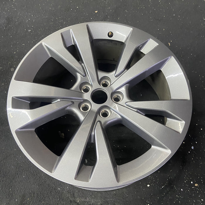 20" EXPLORER 20-21 20x8, , , machined face with pockets Original OEM Wheel Rim - Close-Up Detail