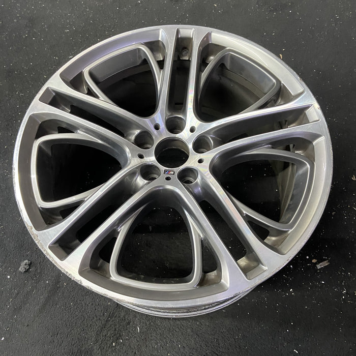 21" BMW X5 11-17 21x10 , 20-alternating spoke Original OEM Wheel Rim - Close-Up Detail