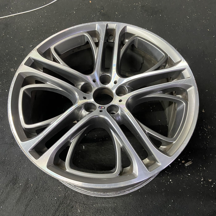 21" BMW X5 11-17 21x10 , 20-alternating spoke Original OEM Wheel Rim - Close-Up Detail