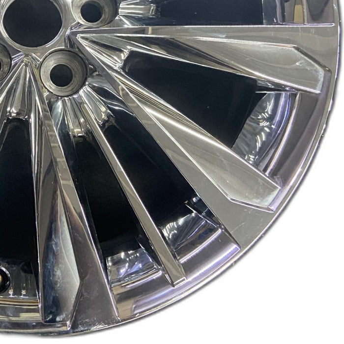 20" GRAND HIGHLANDER 24 20x8 alloy 5 triple spoke chrome Original OEM Wheel Rim - Close-Up Detail