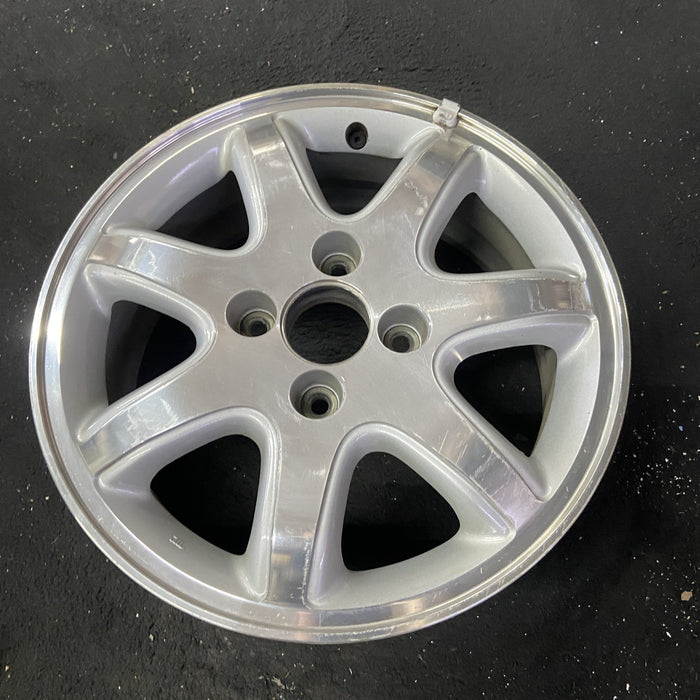 16" CL 98-99 16x6 , 7 spoke Original OEM Wheel Rim - Close-Up Detail