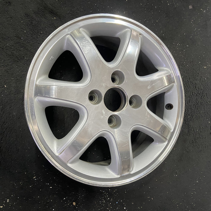 16" CL 98-99 16x6 , 7 spoke Original OEM Wheel Rim - Close-Up Detail