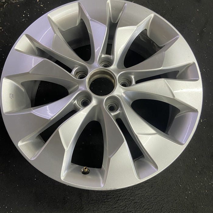 17" CR-V 12-14 17x6.5 , , lug nut aligned with narrow slot Original OEM Wheel - Side Profile