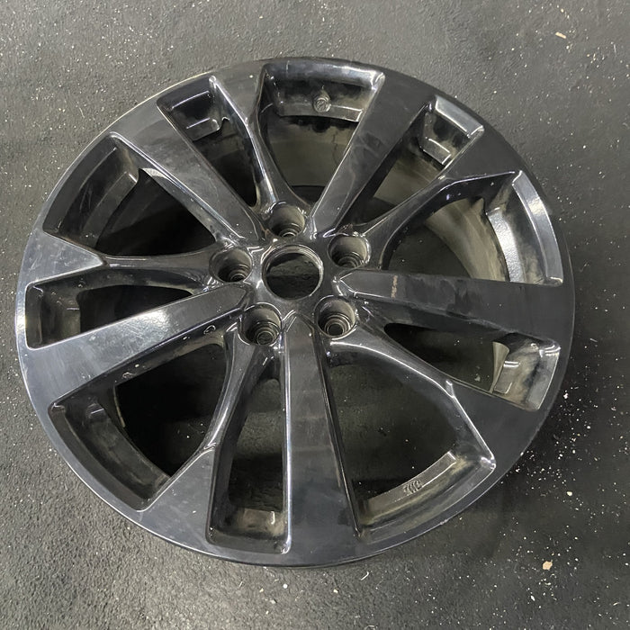 18" ALTIMA 16 18x7.5 , 10 spoke Original OEM Wheel Rim - Close-Up Detail