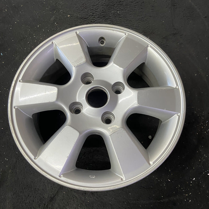 15" VERSA 07-11 15x5.5, alloy Original OEM Wheel Rim - Close-Up Detail
