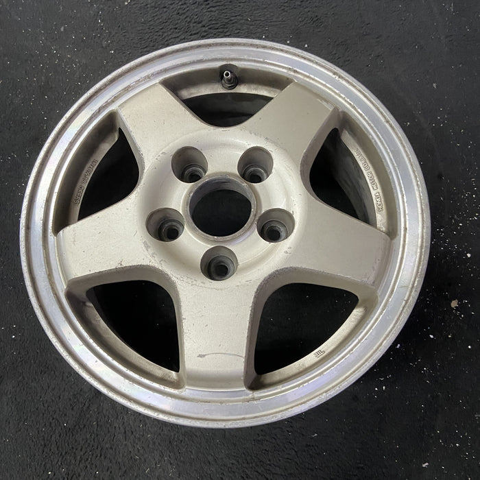15" LEGEND 91-92 15x6.5, 5 spoke Original OEM Wheel Rim - Close-Up Detail