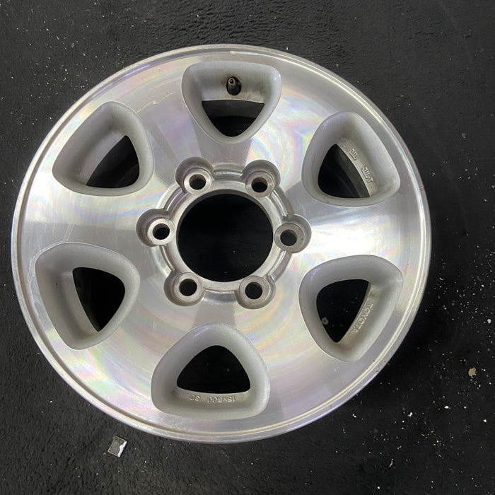 15" T100 93-98 15x6, 4x2, alloy Original OEM Wheel Rim - Close-Up Detail