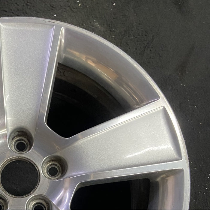 18" MUSTANG 06-09 18x8.5 5 spoke aluminum wide flat spoke silver paint Original - Close-Up Detail