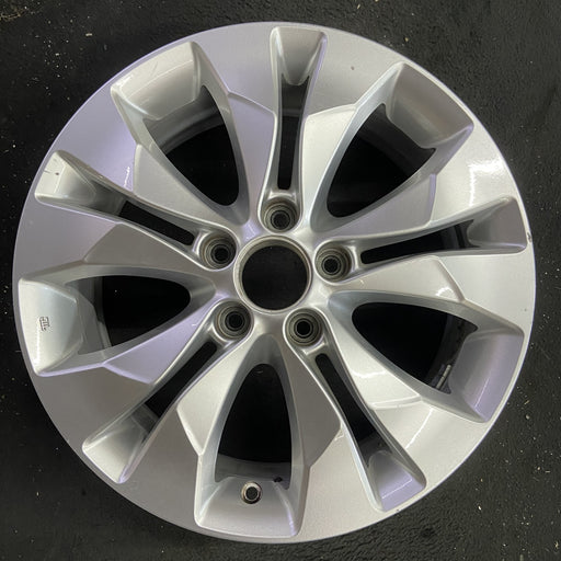 17" CR-V 12-14 17x6.5 , , lug nut aligned with narrow slot Original OEM Wheel - Angle View