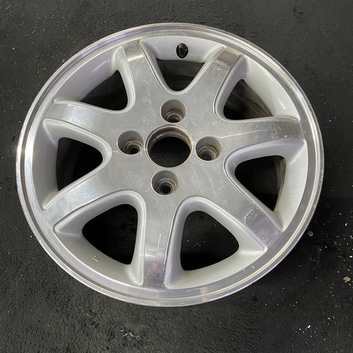 16" CL 98-99 16x6 , 7 spoke Original OEM Wheel Rim - Close-Up Detail