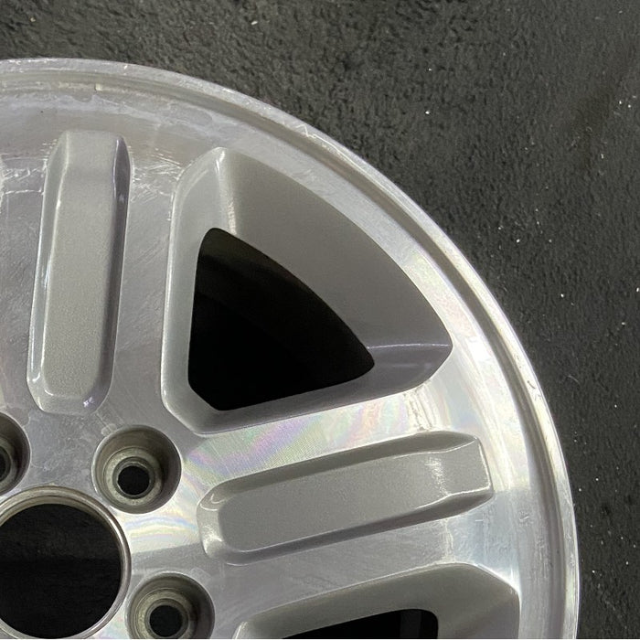 16" PILOT 05 16x6.5 alloy 5 spoke machined finish Canada built Original OEM - Close-Up Detail