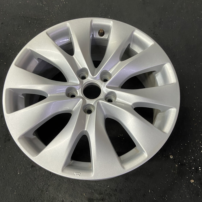 17" LEGACY 15-17 17x7.5 Original OEM Wheel Rim - Close-Up Detail