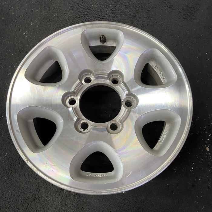 15" T100 93-98 15x6, 4x2, alloy Original OEM Wheel Rim - Close-Up Detail