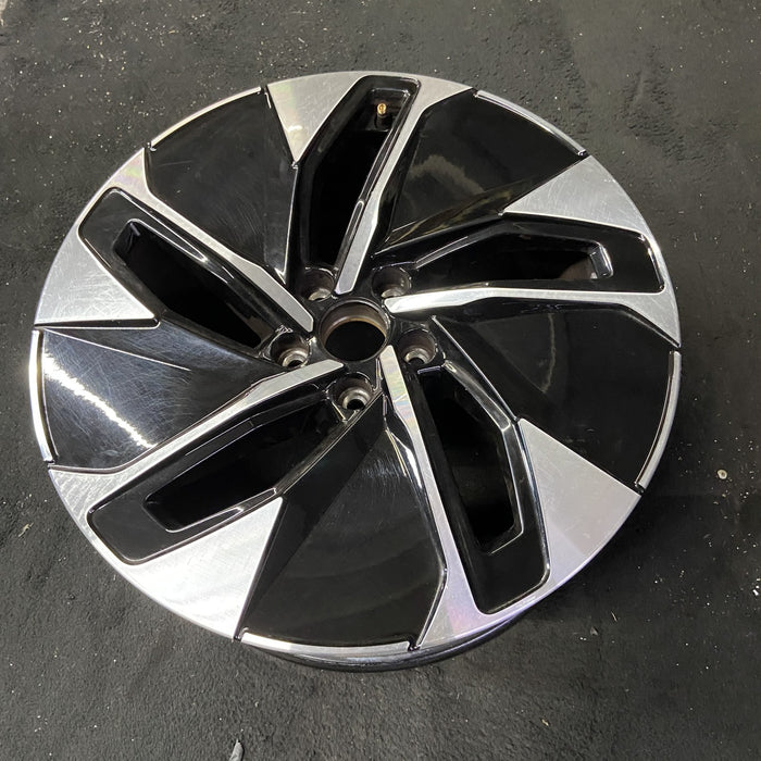 19" ID.4 21-22 19x8 , Original OEM Wheel Rim - Close-Up Detail
