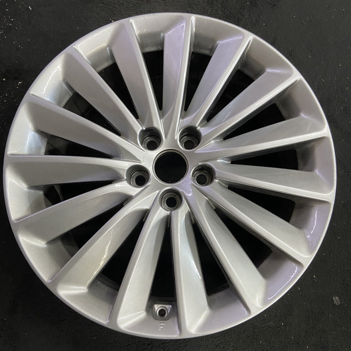 19" EQUUS 14-16 , 19x8 Original OEM Wheel Rim - Angle View