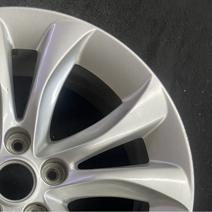17" GENESIS 12-14 Sdn 17x7 5 double spoke Original OEM Wheel Rim - Close-Up Detail