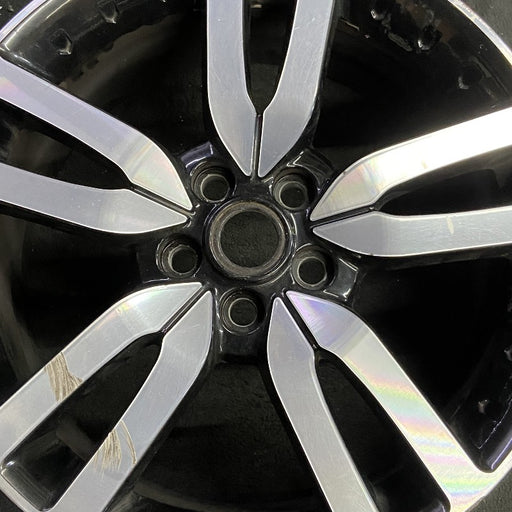 20" LR4 10-16 alloy 20x8.5 5 split spoke silver black inlay Original OEM Wheel - Angle View