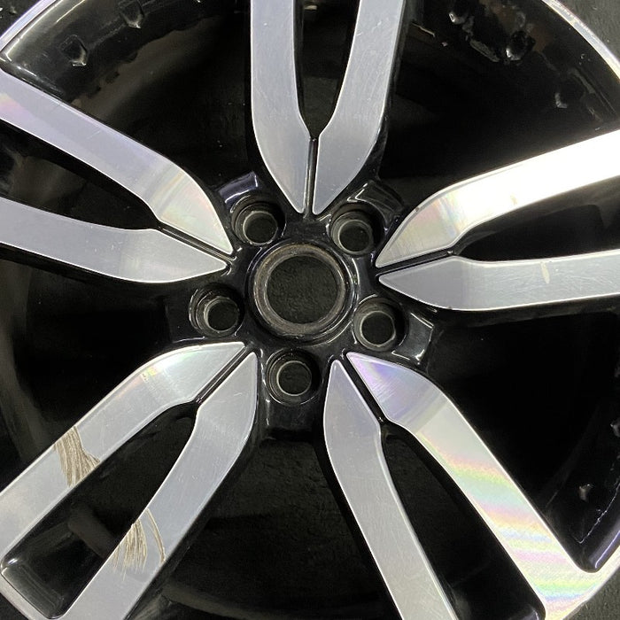 20" LR4 10-16 alloy 20x8.5 5 split spoke silver black inlay Original OEM Wheel - Angle View