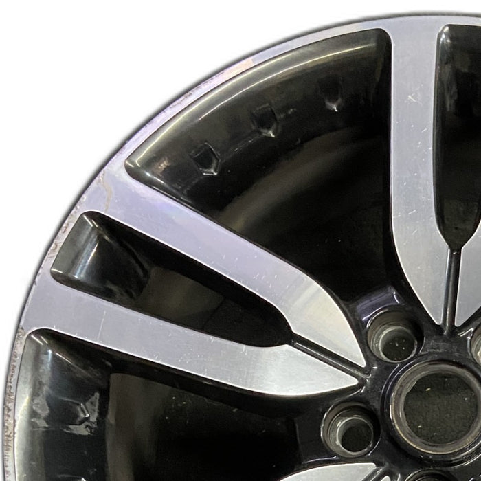 20" LR4 10-16 alloy 20x8.5 5 split spoke silver black inlay Original OEM Wheel - Angle View