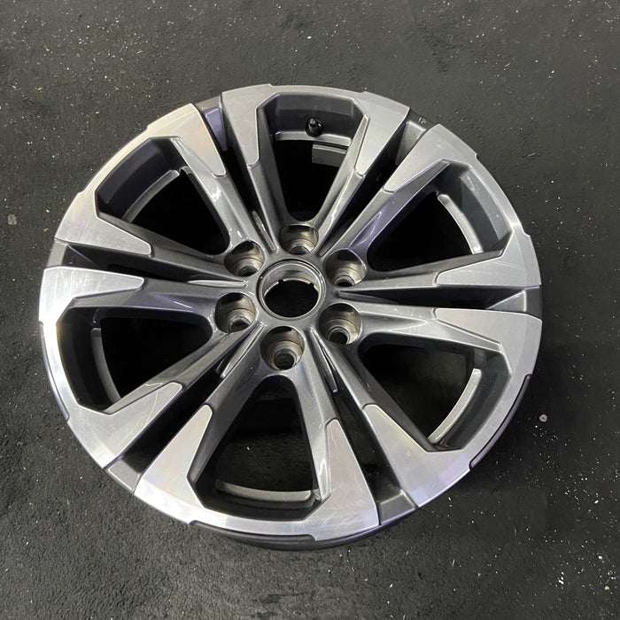 17" COLORADO 21 17x8, aluminum, 6 spoke, split spoke, machined Original OEM - Close-Up Detail
