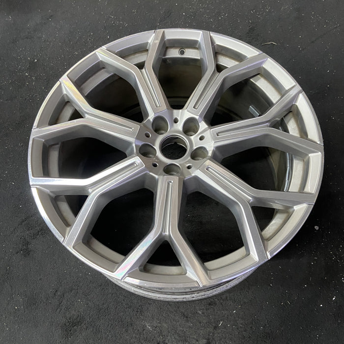 21" X7 19-25 21x9.5, 7 spoke Original OEM Wheel Rim - Close-Up Detail