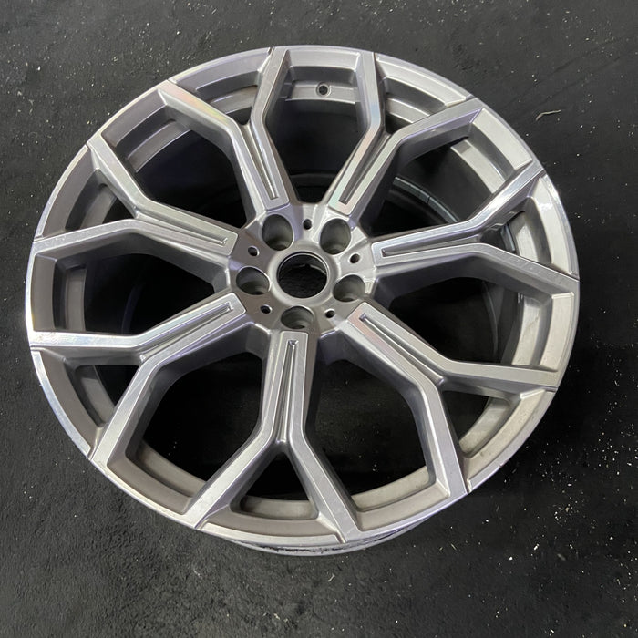 21" X7 19-25 21x9.5, 7 spoke Original OEM Wheel Rim - Close-Up Detail