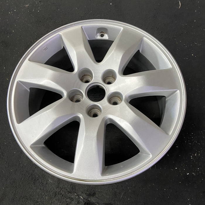 17" SORENTO 11-13 17x7 Original OEM Wheel Rim - Close-Up Detail