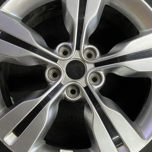 18" VELOSTER 12-15 18x7.5 w/body color accents Original OEM Wheel Rim - Angle View